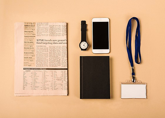 포토 JPG 스튜디오촬영 배경화면 비즈니스 실내 사람없음 스마트폰 다이어리 사무용품 신문 손목시계 오브젝트 사원증 아이폰 국내포토 시계 장신구 문구용품 내부 간행물 핸드폰 스마트기기 뉴스 파일형식