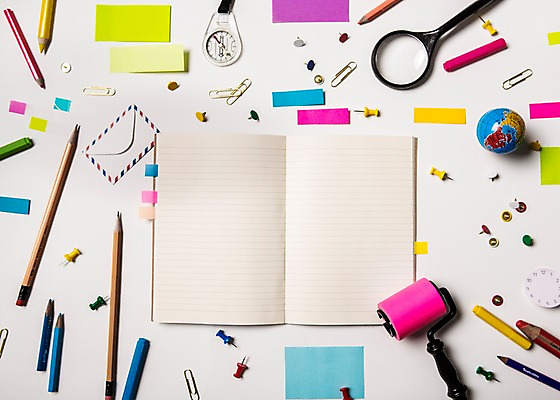 포토 JPG 스튜디오촬영 비즈니스 돋보기 봉투 색연필 실내 사람없음 연필 지구본 사무용품 공책 나침반 오브젝트 클립 국내포토 문구용품 학용품 내부 필기구 파일형식