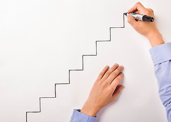 포토 JPG 스튜디오촬영 손 남자 비즈니스 그래프 실내 사람 신체부위 펜 계단 사무용품 그리기 오브젝트 상승 국내포토 컨셉 모션 문구용품 내부 필기구 파일형식