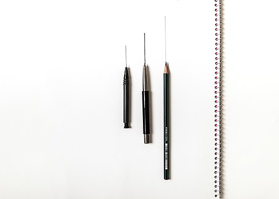 포토 JPG 스튜디오촬영 배경화면 비즈니스 실내 사람없음 연필 펜 볼펜 사무용품 공책 오브젝트 국내포토 문구용품 학용품 내부 필기구 파일형식