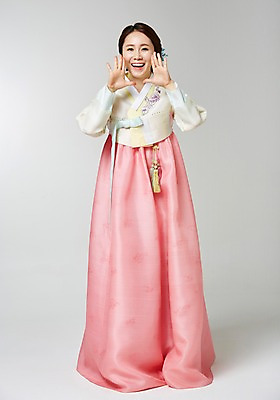 포토 JPG 스튜디오촬영 전신 여자 명절 포즈 실내 한명 서기 사람 동양인 손짓 성인 30대 외침 한국인 한복 여자만 여자한명만 성인여자만 성인한명만 성인여자한명만 장년만 장년여자만 장년여자한명만 성인만 국내포토 1 한국전통 전통 기념일 모션 인종 내부 장년 소리 전통의상 파일형식