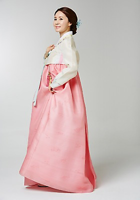 포토 JPG 스튜디오촬영 전신 여자 명절 포즈 실내 한명 서기 사람 동양인 성인 옆모습 30대 한국인 한복 여자만 여자한명만 성인여자만 성인한명만 성인여자한명만 장년만 장년여자만 장년여자한명만 성인만 국내포토 1 한국전통 전통 기념일 뷰포인트 모션 인종 내부 장년 전통의상 파일형식