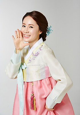 포토 JPG 스튜디오촬영 여자 명절 포즈 실내 표정 한명 웃음 사람 동양인 근접촬영 성인 30대 한국인 한복 여자만 여자한명만 성인여자만 성인한명만 성인여자한명만 장년만 장년여자만 장년여자한명만 성인만 국내포토 1 한국전통 전통 기념일 뷰포인트 인종 내부 장년 전통의상 파일형식