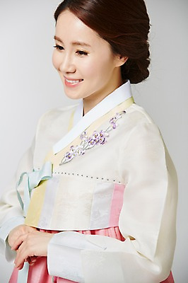 포토 JPG 스튜디오촬영 한국전통 여자 명절 포즈 실내 한명 서기 사람 동양인 상반신 성인 30대 한국인 전통의상 한복 여자만 여자한명만 성인여자만 성인한명만 성인여자한명만 장년만 장년여자만 장년여자한명만 성인만 국내포토 1 전통 기념일 모션 한국 인종 내부 장년 파일형식