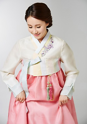 포토 JPG 스튜디오촬영 한국전통 여자 명절 포즈 실내 한명 서기 사람 동양인 상반신 성인 30대 한국인 전통의상 한복 여자만 여자한명만 성인여자만 성인한명만 성인여자한명만 장년만 장년여자만 장년여자한명만 성인만 국내포토 1 전통 기념일 모션 한국 인종 내부 장년 파일형식