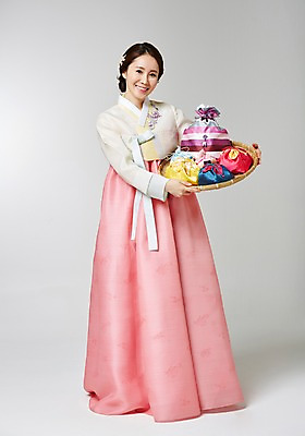 포토 JPG 스튜디오촬영 전신 한국전통 여자 명절 복주머니 실내 한명 서기 사람 동양인 성인 30대 소쿠리 한국인 전통의상 한복 여자만 여자한명만 성인여자만 성인한명만 성인여자한명만 장년만 장년여자만 장년여자한명만 성인만 국내포토 1 전통 기념일 모션 전통소품 한국 인종 내부 장년 바구니 파일형식