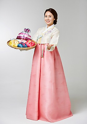 포토 JPG 스튜디오촬영 전신 한국전통 여자 명절 복주머니 실내 한명 서기 사람 동양인 성인 30대 소쿠리 한국인 전통의상 한복 여자만 여자한명만 성인여자만 성인한명만 성인여자한명만 장년만 장년여자만 장년여자한명만 성인만 국내포토 1 전통 기념일 모션 전통소품 한국 인종 내부 장년 바구니 파일형식