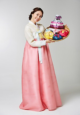 포토 JPG 스튜디오촬영 전신 한국전통 여자 명절 복주머니 실내 한명 서기 사람 동양인 성인 30대 소쿠리 한국인 전통의상 한복 여자만 여자한명만 성인여자만 성인한명만 성인여자한명만 장년만 장년여자만 장년여자한명만 성인만 국내포토 1 전통 기념일 모션 전통소품 한국 인종 내부 장년 바구니 파일형식