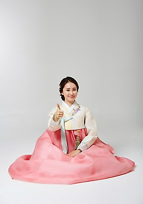 포토 JPG 스튜디오촬영 한국전통 여자 명절 모션 실내 한명 사람 앉기 동양인 성인 30대 한국인 인사 전통의상 한복 여자만 여자한명만 성인여자만 성인한명만 성인여자한명만 장년만 장년여자만 장년여자한명만 성인만 국내포토 1 전통 기념일 한국 인종 내부 장년 예절 파일형식