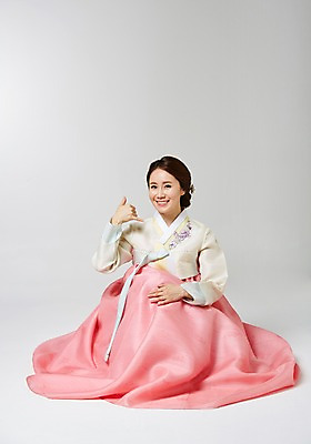 포토 JPG 스튜디오촬영 한국전통 여자 명절 모션 실내 한명 사람 앉기 동양인 성인 30대 한국인 인사 전통의상 한복 여자만 여자한명만 성인여자만 성인한명만 성인여자한명만 장년만 장년여자만 장년여자한명만 성인만 국내포토 1 전통 기념일 한국 인종 내부 장년 예절 파일형식