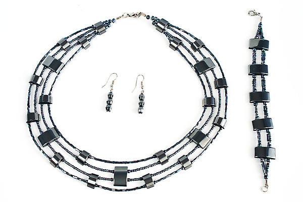 포토 JPG 해외이미지 십자가 목걸이 팔찌 유리 넥타이 왕관 폭죽 선물 사랑 사람없음 장식 파란색 귀걸이 장식볼 흰색 반지 악단 고급 보석 다이아몬드 보물 묵주 고립 팬던트 하드웨어 해외202004 해외포토 잡화 감정 음악 컬러 컨셉 장신구 종교용품 재질 컴퓨터 광석 파일형식 이미지허브