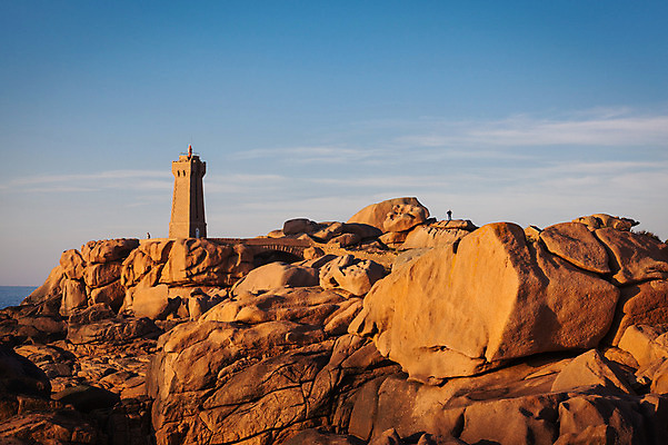 포토 JPG 해외이미지 바다 분홍색 여행 자연 하늘 등대 풍경 사람없음 빨간색 물 파란색 장미 일몰 프랑스 바위 대서양 갑옷 화강암 해외202004 해외포토 자연요소 꽃 유럽 컬러 노을 암석 돌_바위 보호장비 생태계 파일형식 이미지허브