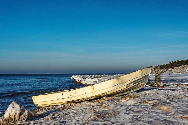 포토 JPG 해외이미지 선 밧줄 줄 모래 파도 바다 자연 하늘 낚시 산 풍경 사람없음 빨간색 물 파란색 컬러풀 노란색 새벽 가을 만 보트 코드 지역 어장 옛날 수평선 해외202004 해외포토 자연요소 계절 컬러 배_교통 레저 생태계 파일형식 이미지허브