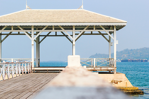 포토 JPG 해외이미지 구름 바다 태국 자연 하늘 호텔 휴식 손바닥 풍경 사람없음 물 파란색 항구 수영 휴게실 고급 빌라 맨션 휴양지 영토 발리 쿠바 석호 몰디브 공화국 바하마 자메이카 터키석 파라다이스 해외202004 해외포토 자연요소 손 나라 아시아 컬러 섬 컨셉 북아메리카 교통시설 숙소 주택 장소 수상스포츠 중앙아메리카 보석 생태계 인도네시아 파일형식 이미지허브