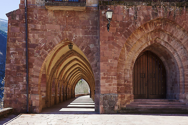 포토 JPG 해외이미지 유럽 종교 여행 건축양식 사람없음 건물 문 맑음 운명 역사 스페인 아치 수도원 보호구역 옛날 해외202004 해외포토 건축물 건축 나라 날씨 구역 파일형식 이미지허브
