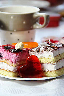 포토 JPG 해외이미지 열매 꽃잎 꽃 음식 분홍색 꽃다발 결혼 탁자 결혼식 휴가 디저트 발렌타인데이 선물 사랑 사람없음 내부 장식 컵 빨간색 장미 케이크 요식업 축제 흰색 하트 축하 화려 고급 차 달콤 맛 배열 심볼 크림 열정 특별함 해외202004 해외포토 모양 식물 식기 감정 산업 음료 컬러 가구 컨셉 데이이벤트 이벤트 파일형식 이미지허브