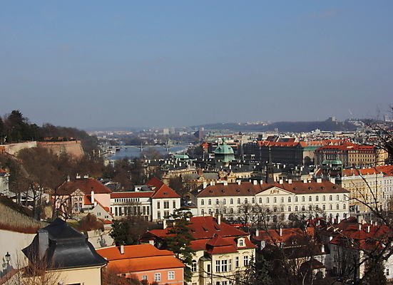 포토 JPG 해외이미지 유럽 건축양식 지붕 주택 풍경 사람없음 건물 강 사무실 봄 도시 역사 체코 프라하 옛날 해외202004 해외포토 건축물 계절 건축 나라 비즈니스 파일형식 이미지허브