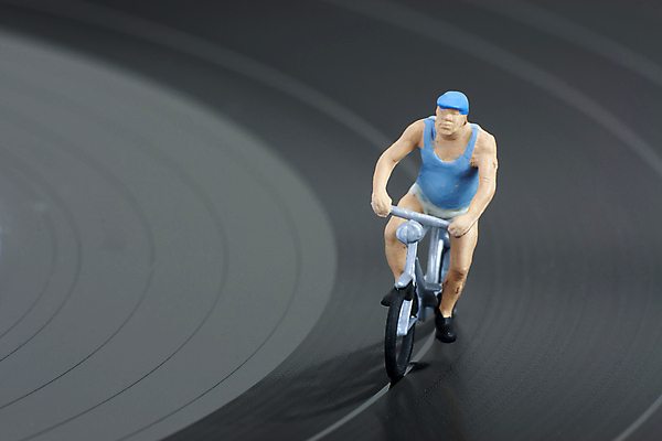 포토 JPG 해외이미지 직업 남자 도로 선 스포츠 포즈 사람없음 자전거 경쟁 바퀴 승차 속도 순환 사이클링 대회 라이더 선로 해외202004 해외포토 길 컨셉 교통시설 모션 사람 바이크 육상스포츠 파일형식 이미지허브