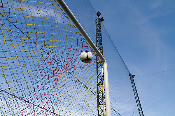 포토 JPG 해외이미지 선 스포츠 백그라운드 밭 축구공 공 놀이 성공 바람 잔디 사람없음 야외 초록색 운동 검은색 축구 경쟁 경기장 장비 게임 흰색 원형 그물 놀이터 발사 가죽 심볼 싱글 대문 골 땅바닥 필승 해외202004 해외포토 자연요소 도형 식물 컬러 컨셉 농업 축구용품 스포츠시설 날씨 바닥 건강 구기 문 우승 파일형식 이미지허브