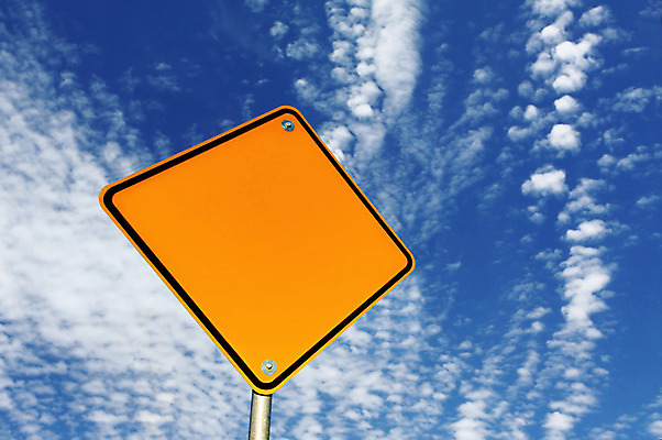포토 JPG 해외이미지 구름 도로 하늘 경고 사람없음 파란색 노란색 공백 위험 사인 도로표지판 경고문 해외202004 해외포토 자연요소 길 컬러 컨셉 교통시설 표지판 파일형식 이미지허브