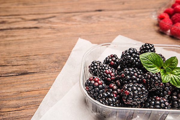 포토 JPG 해외이미지 계절 열매 음식 분홍색 백그라운드 잎 다이어트 과일 재료 자연 탁자 디저트 건강 사람없음 목재 빨간색 여름 식사 활발 흰색 신선 그룹 달콤 맛 먹기 민트 유기농 향기 산딸기 블랙베리 흙더미 건강식 내추럴 바이오 채식주의자 스타일 많음 비건 해외202004 비건음식 해외포토 나무 식물 웰빙 컬러 가구 컨셉 모션 흙 허브 생태계 채식 냄새 파일형식 더미 이미지허브