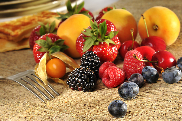 포토 JPG 해외이미지 열매 다이어트 과일 탁자 딸기 디저트 요리 사람없음 컬러풀 시골 체리 성 달콤 맛 혼합 블루베리 블랙베리 와플 해외202004 해외포토 식물 건축물 음식 컬러 가구 컨셉 건강 파일형식 이미지허브