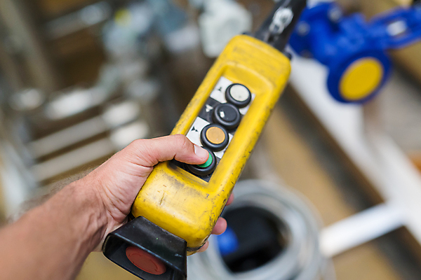 포토 JPG 해외이미지 식물 직업 산업 공장 버튼 노동자 직장 안전 사람없음 빨간색 초록색 노란색 금속 기계 장비 도구 업무 판넬 작업실 기술자 엔지니어 제조 밀기 종업원 언론 정비공 스위치 기어 공학 운영자 작동 제어 조종장치 철강 해외202004 해외포토 교육 컬러 회사 공업 모션 재질 작업 파일형식 이미지허브