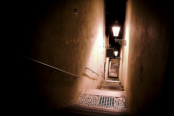 포토 JPG 해외이미지 유럽 도로 여행 가로등 건축양식 교통시설 전등 조명 거리 주택 사람없음 야외 건물 가로 어둠 수확 도시 야간 저녁 프라하 타운 빛망울 옛날 해외202004 해외포토 자연요소 건축물 공공시설 건축 나라 길 교통 농업 빛 시설 체코 파일형식 이미지허브