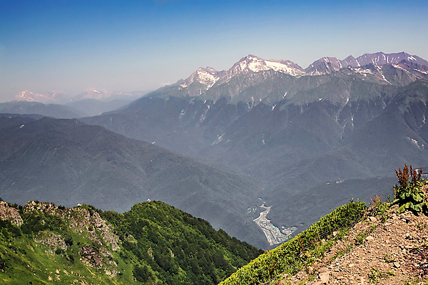 포토 JPG 해외이미지 나무 식물 여행 백그라운드 자연 하늘 산 풍경 사람없음 야외 여름 파란색 햇빛 환경 골짜기 계곡 놀람 흰색 신선 분위기 숲 고도 내추럴 절정 해외202004 해외포토 계절 감정 컬러 컨셉 표정 태양 생태계 파일형식 이미지허브