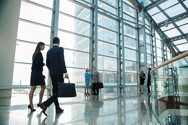 포토 JPG 해외이미지 직업 남자 컨셉 비즈니스 모션 유리 회의 추상 노동자 실내 사람 정장 여러명 사무실 걷기 도시 비즈니스맨 비즈니스우먼 그룹 복도 공항 군중 전시회 직원 쇼 경영 박람회 세미나 엑스포 해외202004 해외포토 옷 여자 다수 무늬 교통시설 재질 내부 전시 직장인 파일형식 이미지허브