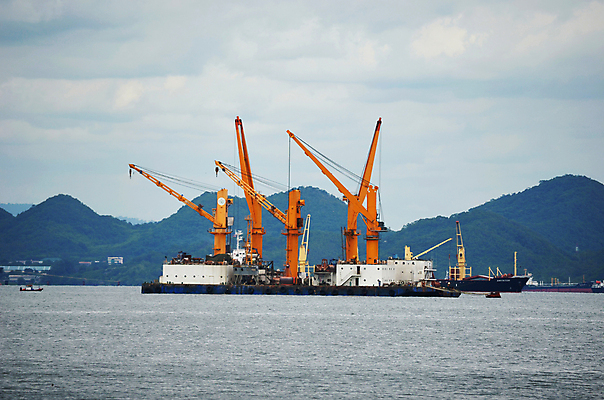 포토 JPG 해외이미지 비즈니스 교통시설 사람없음 거래 화물 기중기 방파제 해외202004 해외포토 공공시설 교통 운송업 중장비 시설 파일형식 이미지허브