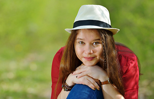 포토 JPG 해외이미지 나무 라이프스타일 공원 여자 행복 얼굴 자연 한명 미소 야외 옆모습 10대 초록색 갈색 머리 유행 맑음 봄 기쁨 코트 가을 도시 우아함 달콤 고독 심각 혼자 해외202004 해외포토 식물 1 계절 공공시설 감정 뷰포인트 컬러 컨셉 청소년 날씨 표정 사람 생활 신체부위 외투 맛 생태계 파일형식 이미지허브