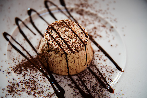 포토 JPG 해외이미지 음식 디저트 사람없음 케이크 초콜릿 얼음 이탈리아 흰색 달콤 크림 페스츄리 해외202004 해외포토 자연요소 유럽 빵 컬러 맛 파일형식 이미지허브