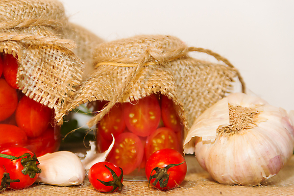 포토 JPG 해외이미지 전통 음식 토마토 채소 유리 건강 사람없음 빨간색 주방 항아리 캔 보호 잼 유기농 피클 통조림 고립 절임 채식주의자 핸드메이드 해외202004 해외포토 웰빙 컬러 컨셉 재질 도자기 소스_음식 채식 파일형식 이미지허브