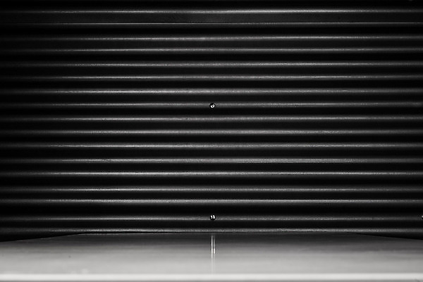 포토 JPG 해외이미지 접시 산업 선 벽 백그라운드 패턴 일러스트 탁자 표면 추상 미래 사람없음 장식 빛 반사 금속 검은색 힘 회색 판넬 원형 신용카드 은색 철 타일 질감 무거움 시트 명패 어려움 제철소 철강 세련 해외202004 해외포토 도형 식기 컬러 가구 컨셉 무늬 재질 금융 무게 파일형식 이미지허브