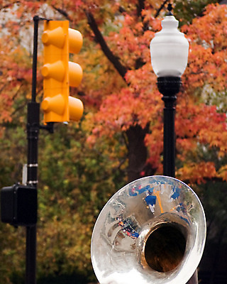 포토 JPG 해외이미지 나무 잎 가로등 휴가 거리 뿔 사람없음 컬러풀 축제 가을 악단 군중 해외202004 해외포토 식물 계절 공공시설 음악 컬러 사람 파일형식 이미지허브