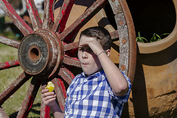포토 JPG 해외이미지 1 학생 라이프스타일 응시 공원 교육 남자 행복 얼굴 어린이 학교 자연 한명 미소 사람 소년 야외 10대 책 초록색 스터디 청춘 독서 유치원 거짓말 초보 해외202004 해외포토 시선 공공시설 감정 컬러 컨셉 청소년 표정 생활 신체부위 학습 생태계 파일형식 이미지허브