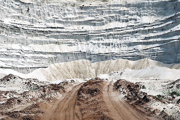 포토 JPG 해외이미지 구름 공원 지구 모래 백그라운드 자연 날씨 산 풍경 잔디 사람없음 야외 여름 모래사장 햇빛 환경 바위 흰색 시골 황무지 땅 언덕 산등성이 장면 지역 내추럴 수평선 해외202004 해외포토 자연요소 식물 계절 공공시설 바다 컬러 태양 돌_바위 생태계 파일형식 이미지허브