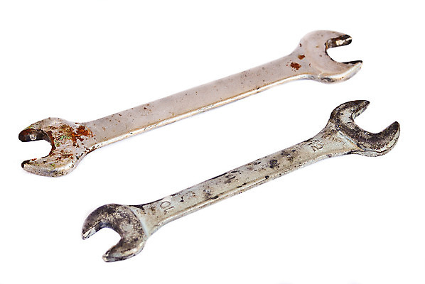 포토 JPG 해외이미지 1 손 산업 백그라운드 2 열쇠 노동자 사람없음 건물 빛 금속 검은색 기계 장비 흰색 도구 공구 나사 스패너 업무 작업실 수리 은색 철 묘사 오브젝트 서비스 싱글 고정 무거움 정비공 DIY 조절 고립 배관공 옛날 철강 하드웨어 해외202004 해외포토 직업 건축물 컬러 재질 취미 신체부위 컴퓨터 작업 기술자 무게 파일형식 이미지허브