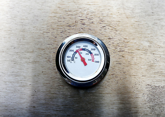 포토 JPG 해외이미지 음식 불 요리 사람없음 뜨거움 그릴 바비큐 읽기 온도 게이지 섭씨 스테인레스 해외202004 해외포토 자연요소 모션 주방용품 파일형식 이미지허브