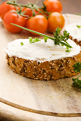 포토 JPG 해외이미지 음식 빵 토마토 양파 샌드위치 사람없음 시리얼 밀 크림 해외202004 해외포토 채소 곡류 파일형식 이미지허브