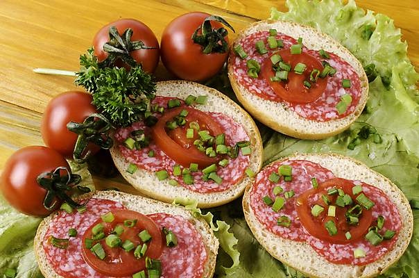 포토 JPG 해외이미지 음식 빵 백그라운드 토마토 채소 탁자 치즈 샌드위치 육류 사람없음 목재 초록색 저녁식사 샐러드 신선 소시지 아침식사 상추 케첩 속도 햄 점심식사 살라미 해외202004 해외포토 나무 컬러 가구 식재료 재료 유제품 식사 소스_음식 가공식품 파일형식 이미지허브