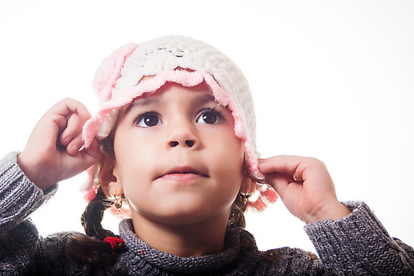 포토 JPG 해외이미지 백인 옷 계절 여자 행복 얼굴 어린이 포즈 겨울 따뜻함 한명 유행 가을 흰색 표현 뜨개질 12월 니트 1월 양모 2월 캡모자 해외202004 해외포토 서양인 모자_잡화 1 감정 컬러 상의 사람 취미 신체부위 직물 날짜 파일형식 이미지허브