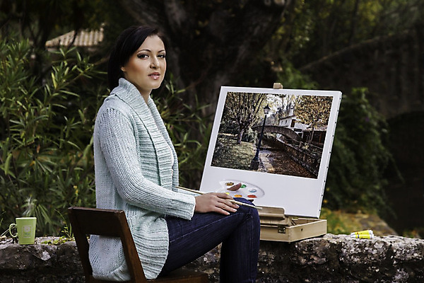 포토 JPG 해외이미지 백인 1 라이프스타일 여자 행복 휴식 미술 한명 사람 앉기 성인 취미 야외 붓 팔레트 그림 예술가 캔버스 페인트붓 화가 해외202004 해외포토 서양인 직업 감정 컨셉 모션 문화예술 생활 파일형식 이미지허브