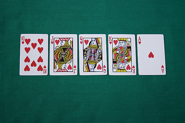 포토 JPG 해외이미지 종이 컨셉 놀이 주택 아이디어 종류 사람없음 초록색 게임 흰색 마음 우승 신용카드 4 행운 재산 도박 위험 가득함 카지노 클럽 기회 상업 5 포커 고립 라스베가스 승자 에이스 직진 해외202004 해외포토 컬러 건물 금융 숫자 최고 트럼프 파일형식 이미지허브