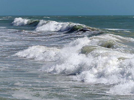 포토 JPG 해외이미지 유럽 파도 바다 하늘 사람없음 파란색 맑음 힘 흰색 서핑 더위 포르투갈 대서양 해외202004 해외포토 나라 컬러 날씨 수상스포츠 파일형식 이미지허브
