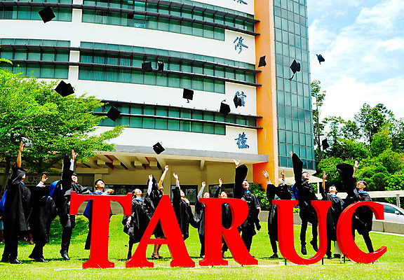 포토 JPG 해외이미지 학생 교육 행복 졸업 학교 성공 졸업생 서기 미소 사람 동양인 성인 사람없음 가운 그룹 졸업장 흥분 대학교 말레이시아 증명서 총각 캡모자 해외202004 해외포토 모자_잡화 옷 감정 아시아 컨셉 모션 표정 인종 파일형식 이미지허브