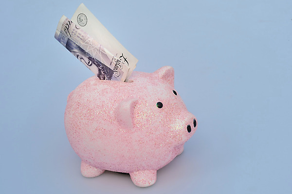 포토 JPG 해외이미지 1 분홍색 백그라운드 컨셉 지폐 돈 비즈니스 성공 사람없음 금융 쌓기 저축 돼지저금통 돼지 도자기 절약 재산 투자 파운드 해외202004 해외포토 컬러 포유류 모션 경제 저금통 파일형식 이미지허브