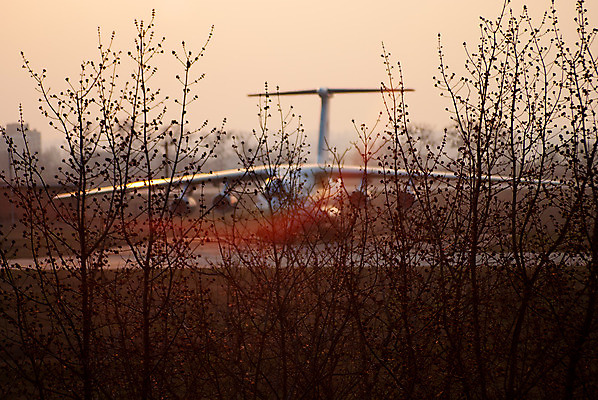 포토 JPG 해외이미지 구름 실루엣 여행 백그라운드 컨셉 날개 오렌지 비즈니스 교통시설 자연 하늘 휴가 비행기 사람없음 빨간색 빛 컬러풀 태양 노란색 일출 황혼 일몰 공항 야간 저녁 도착 항공 속도 출발 상업 활주로 제트기 승객 엔진 대패 착륙 수평선 해외202004 해외포토 자연요소 길 컬러 교통 과일 항공교통 대중교통 촬영기법 노을 시설 생태계 파일형식 이미지허브