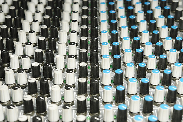 포토 JPG 해외이미지 편집 직업 음악 통신 버튼 사람없음 전자제품 빛 디지털 헤드폰 소리 공연 음악가 장비 모임 악단 변화 볼륨 혼합 믹서 DJ 전자 오디오 테이프 공학 주인 찬성 위로 섞기 선로 조종장치 테크노 생존 해외202004 해외포토 교육 음향기기 컨셉 문화예술 문구용품 이벤트 파일형식 이미지허브